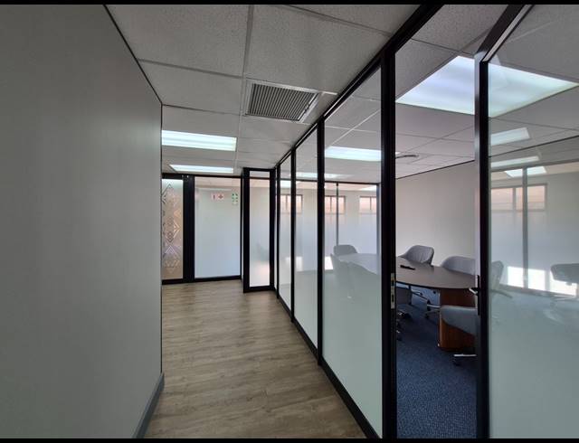 109M² OFFICE TO LET IN DUNKELD WEST